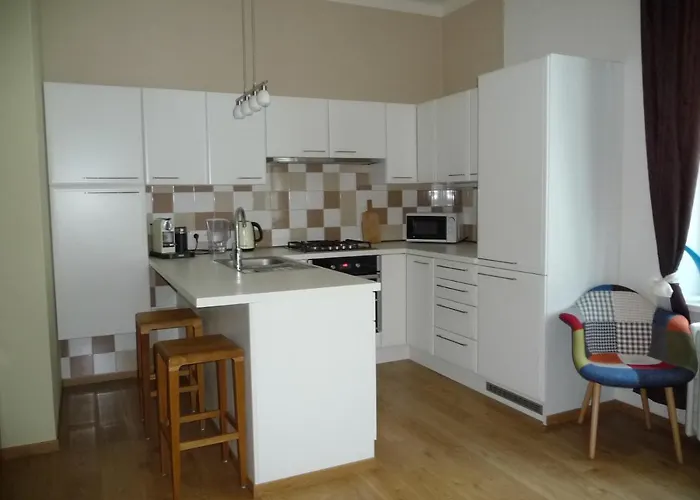 Amazing City Center Apartment With Balcony
